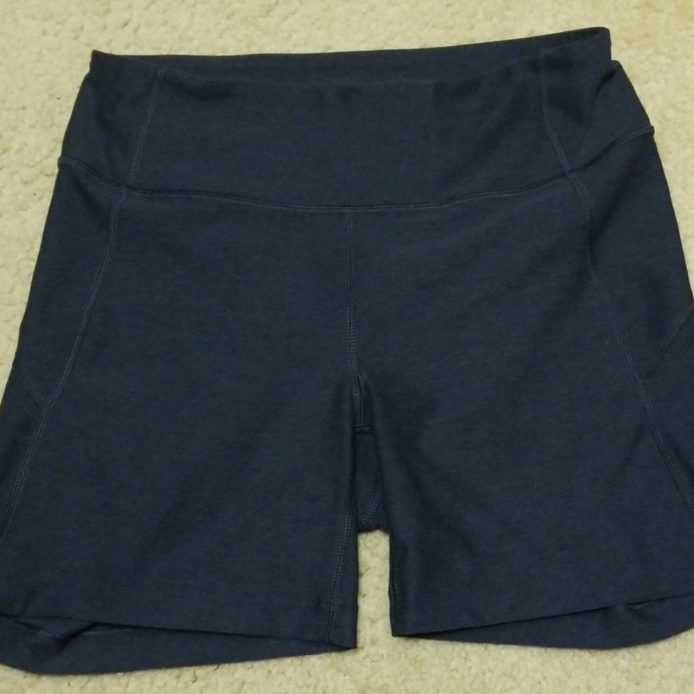 Outdoor voices warm up shorts size small